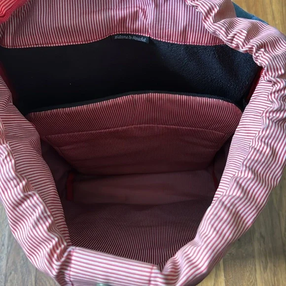 🎒Herschel Retreat blue backpack with striped lining and brown leather trim. - Picture 7 of 12